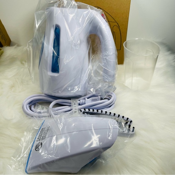 NWT Handheld Portable Garment Steamer  for Home and Travel, 240ml Capacity - Picture 10 of 12